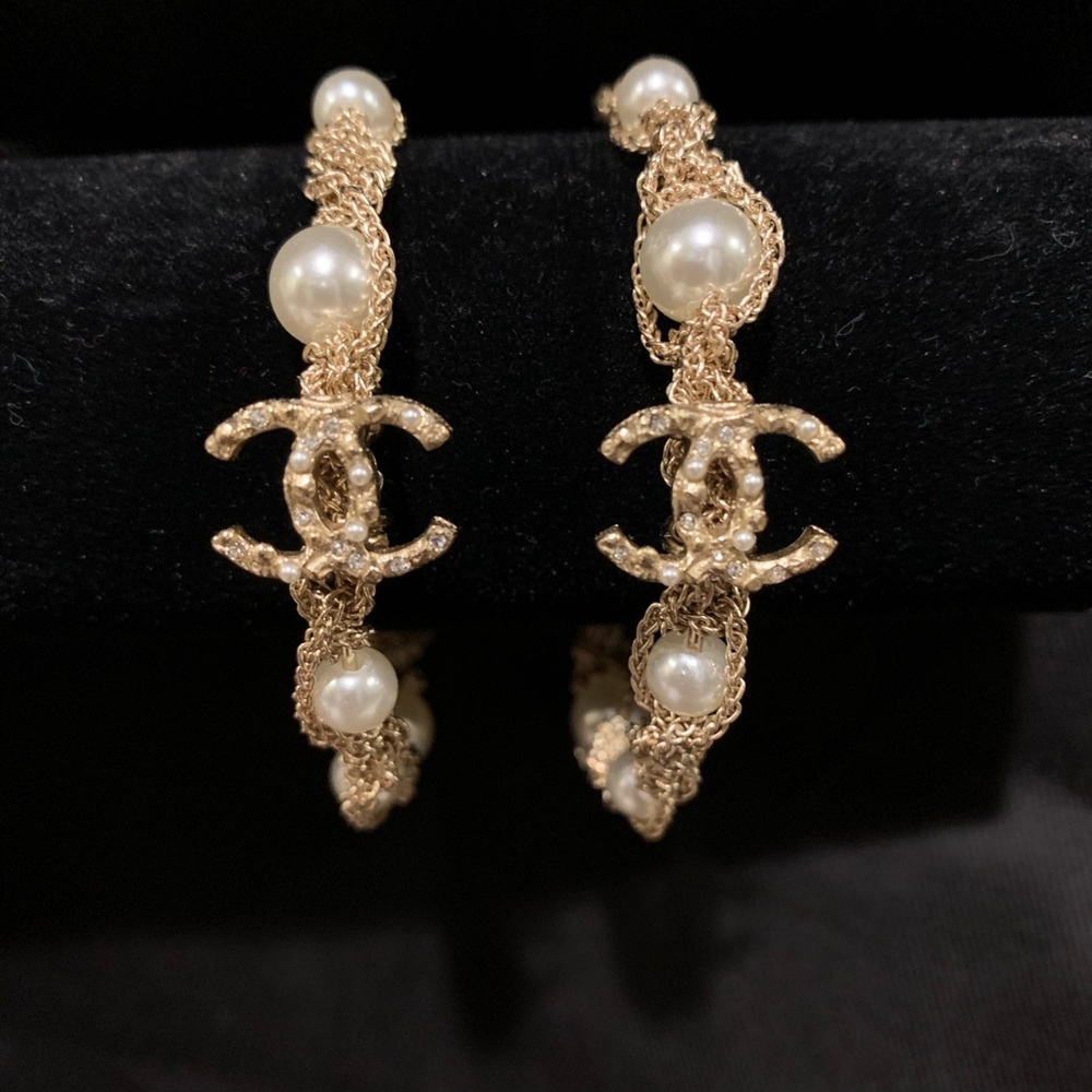 Authentic CHANEL SS18 Gold and Pearl Hoop Earrings